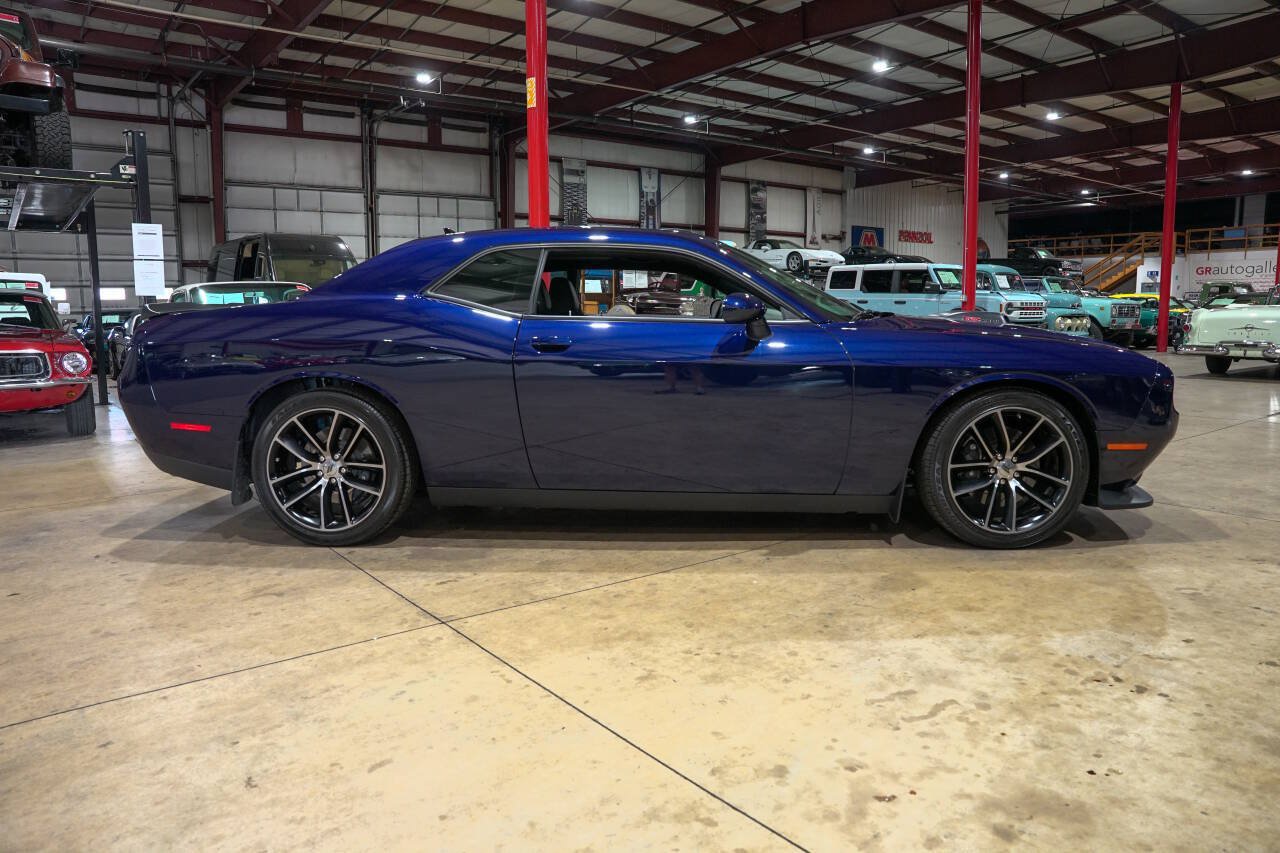 Used 2017 Dodge Challenger R/T Scat Pack RWD image 10