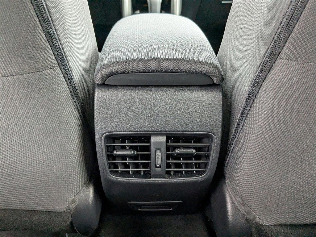 Used 2024 Toyota Corolla Cross LE image 28