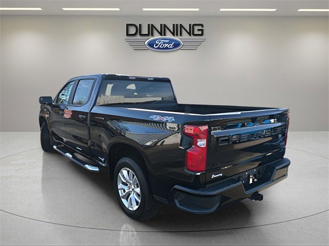 Used 2023 Chevrolet Silverado 1500 Custom image 2