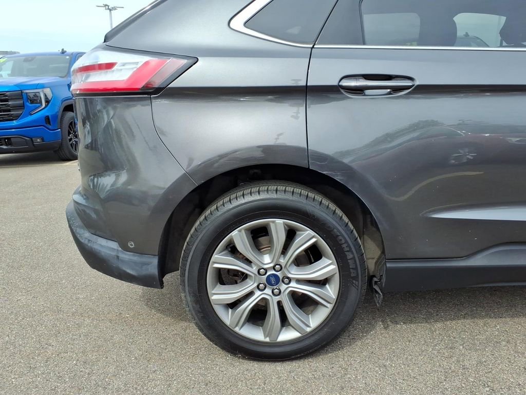 Used 2019 Ford Edge Titanium w/ Equipment Group 301A AWD/4WD image 26