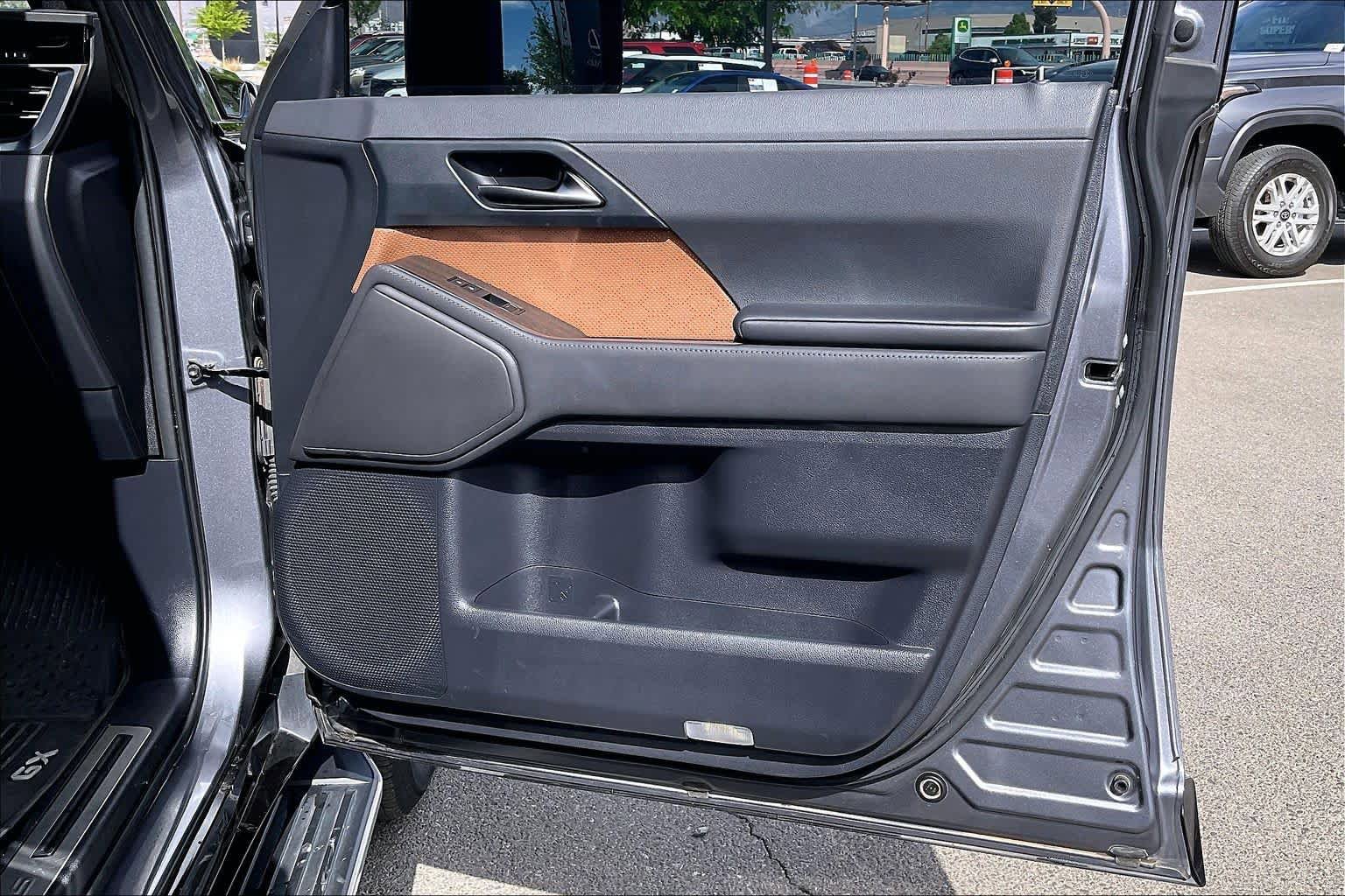 Certified 2024 Lexus GX 550 w/ Accessory Package (31) image 21