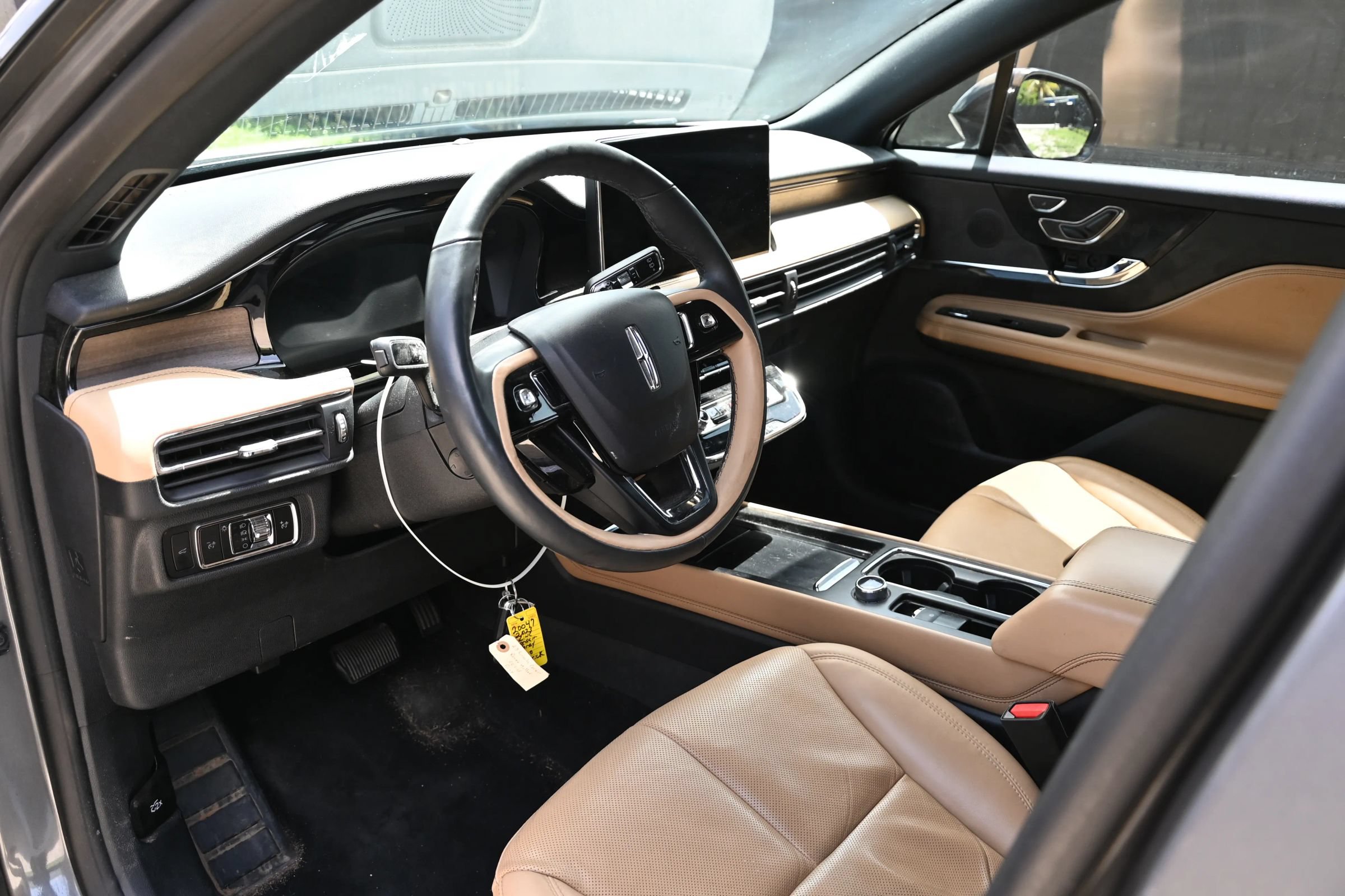 Used 2023 Lincoln Corsair Reserve w/ Equipment Group 201A FWD image 13