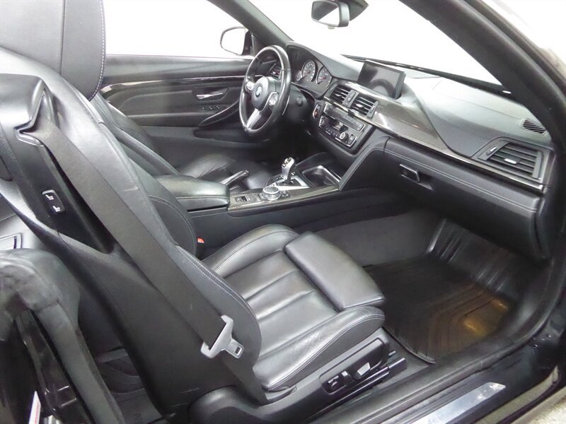 Used 2015 BMW M4 Convertible RWD image 32