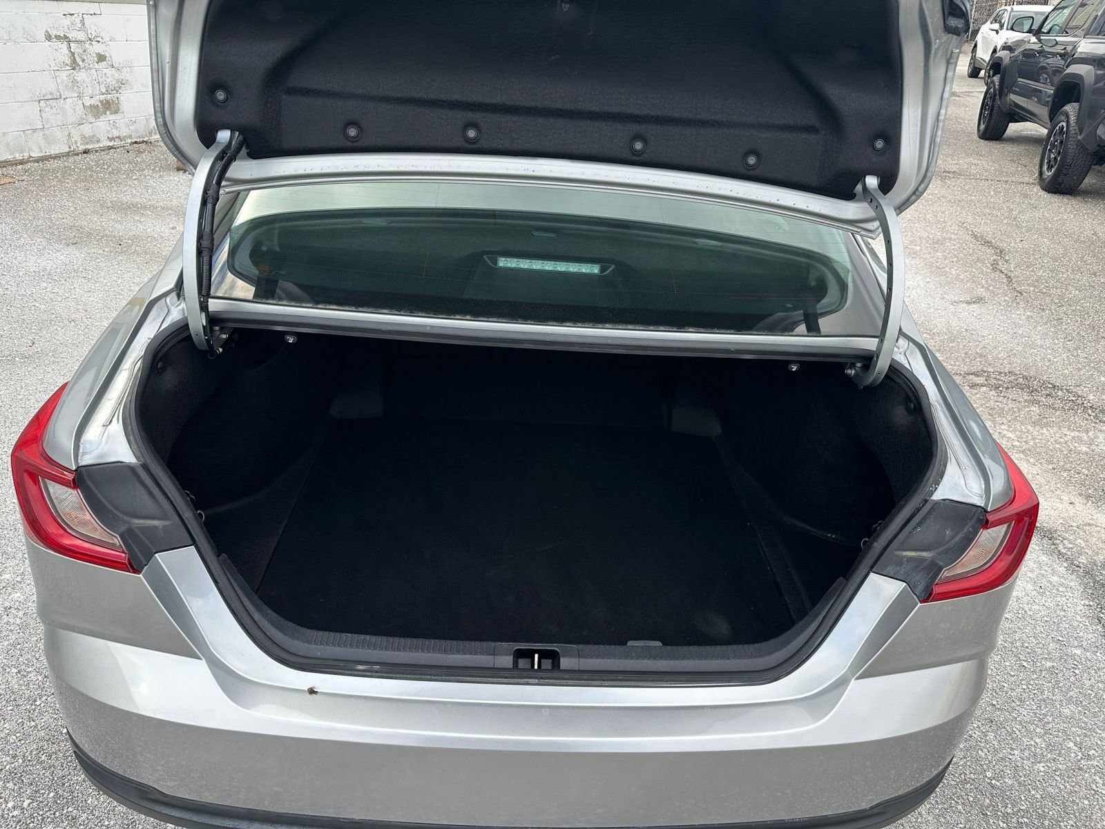 Used 2025 Toyota Camry LE image 30