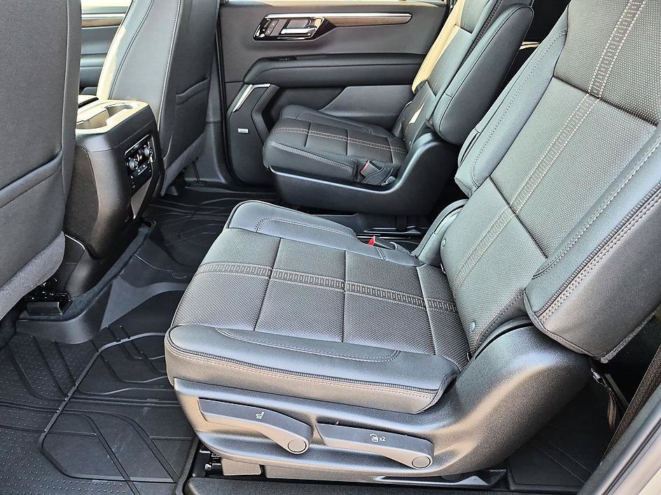 New 2026 Chevrolet Suburban High Country w/ Sun And Tow Package AWD/4WD image 30