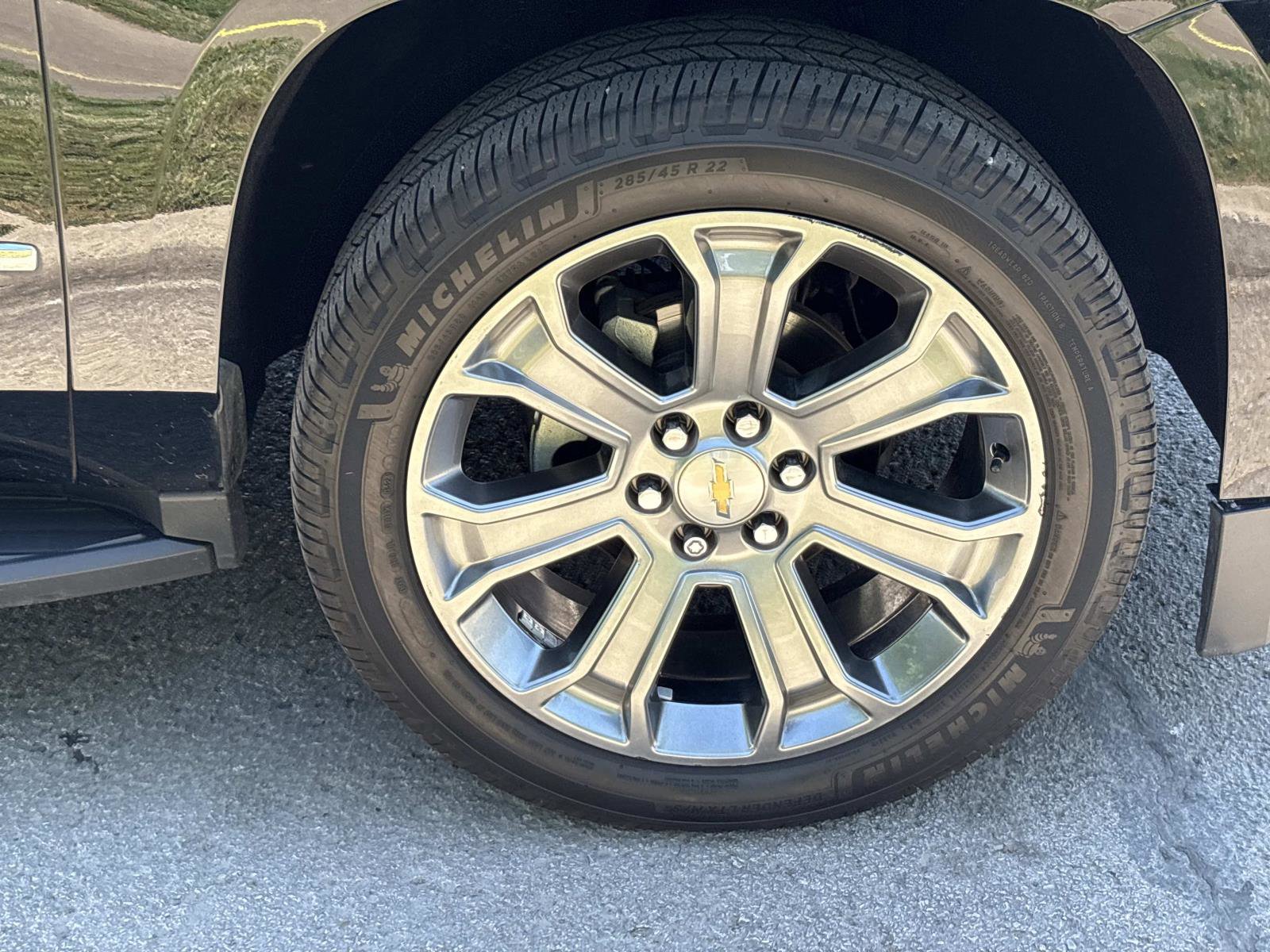 Used 2016 Chevrolet Suburban LT w/ Luxury Package RWD image 10