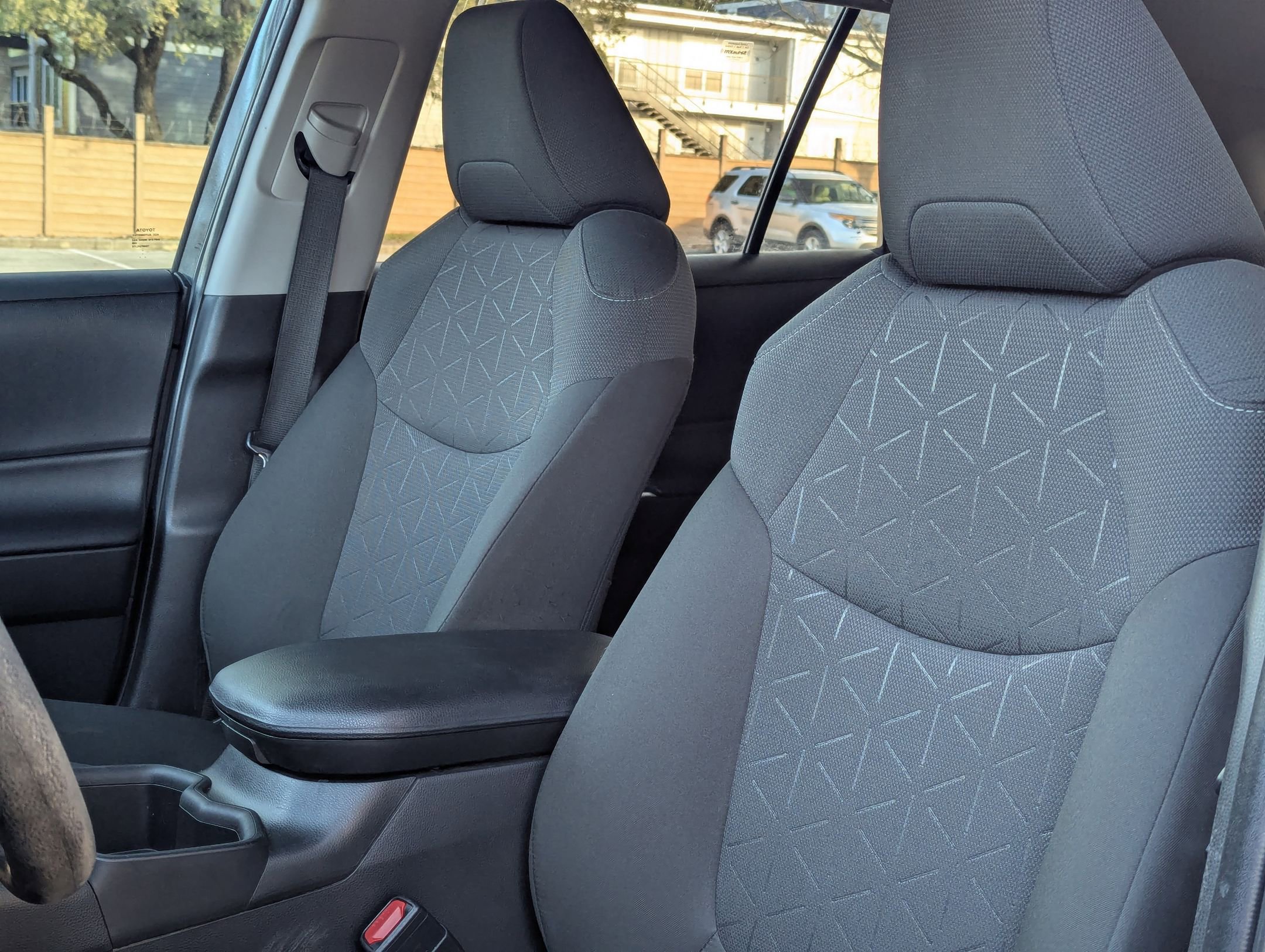 Used 2022 Toyota RAV4 XLE w/ Convenience Package image 14