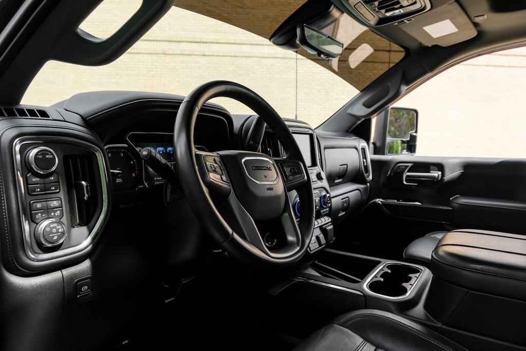 Used 2023 GMC Sierra 2500 Denali w/ Denali Black Diamond Edition image 2
