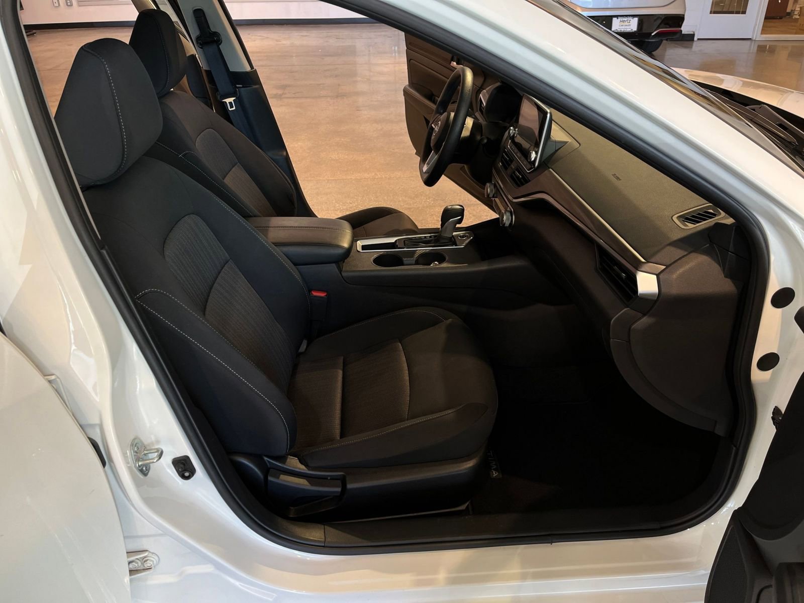 Used 2025 Nissan Altima 2.5 SV image 36