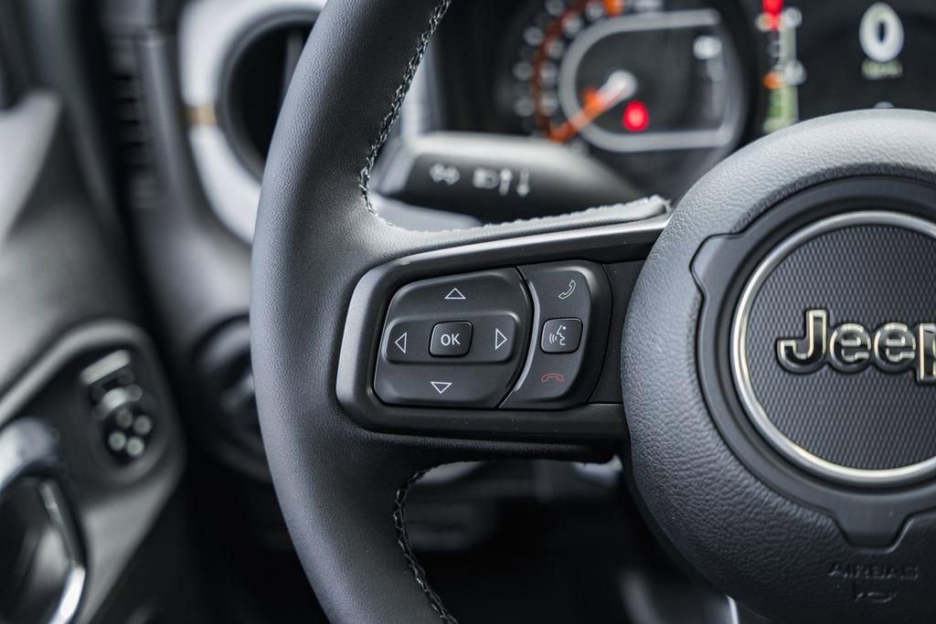 New 2025 Jeep Gladiator Sport AWD/4WD image 32