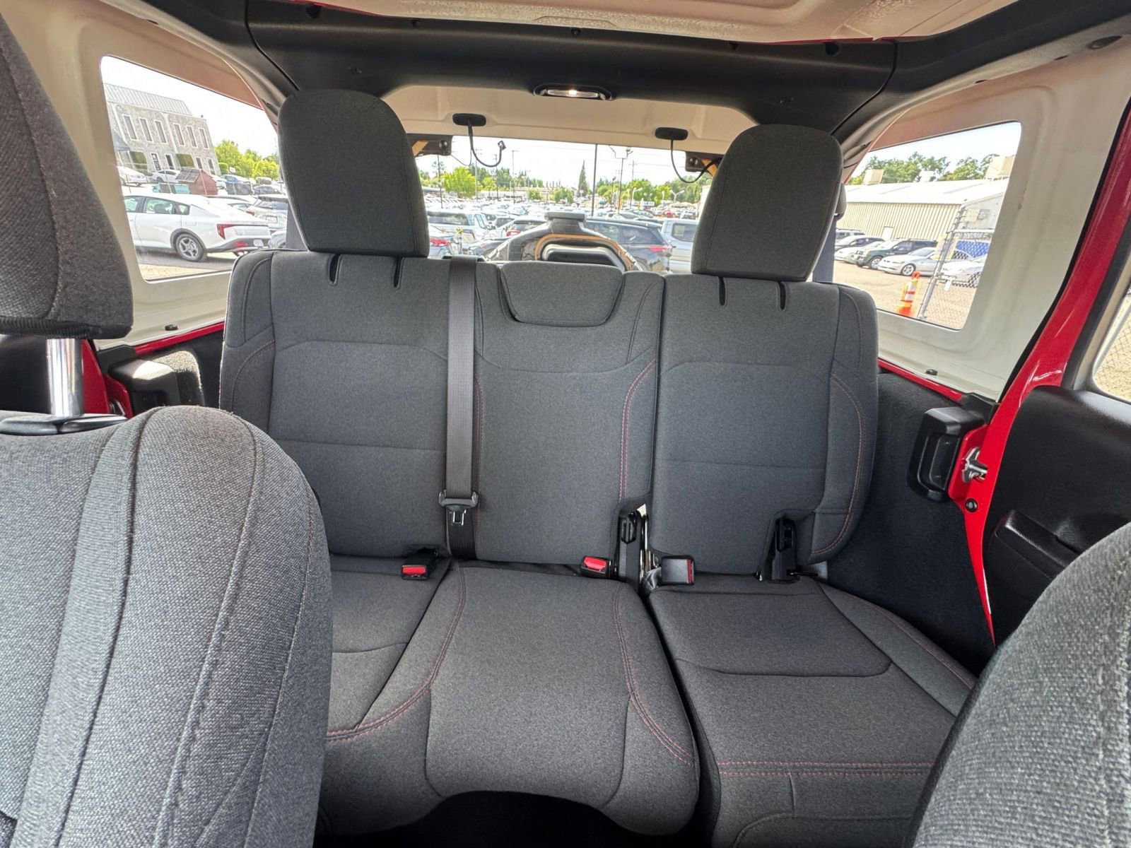 Used 2025 Jeep Wrangler Unlimited Rubicon image 37