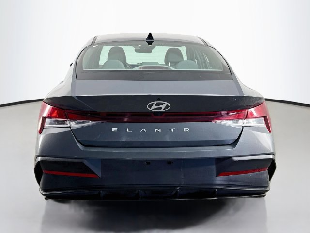 Used 2024 Hyundai Elantra SEL FWD image 8