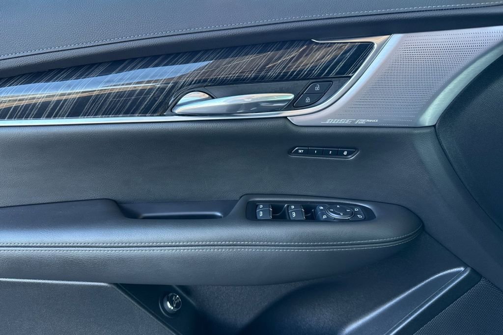 Used 2025 Cadillac XT6 Premium Luxury image 17