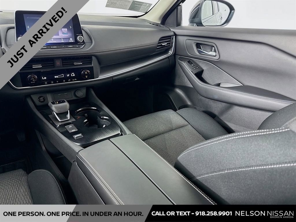 Certified 2025 Nissan Rogue SV image 21