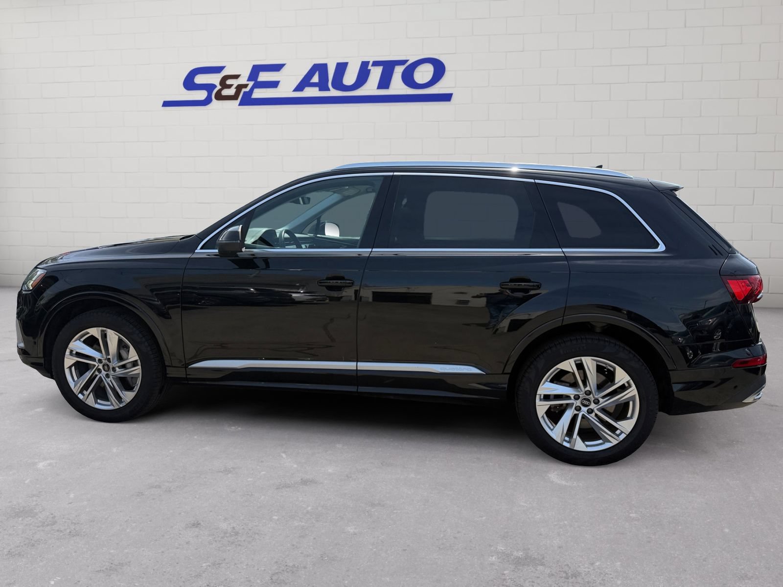 Used 2023 Audi Q7 3.0T Premium w/ Convenience Package AWD/4WD image 2