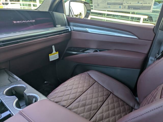 New 2026 Cadillac Escalade Luxury w/ LPO, Radiant Package AWD/4WD image 22