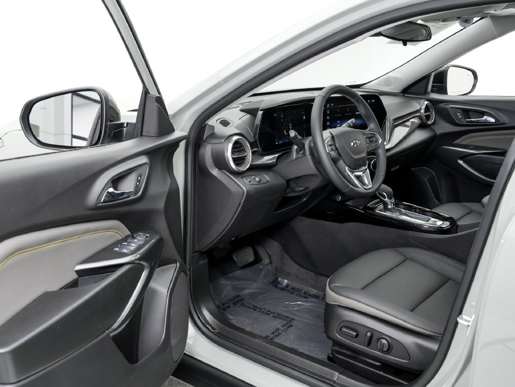 Used 2025 Chevrolet Trax ACTIV w/ Sunroof Package FWD image 7