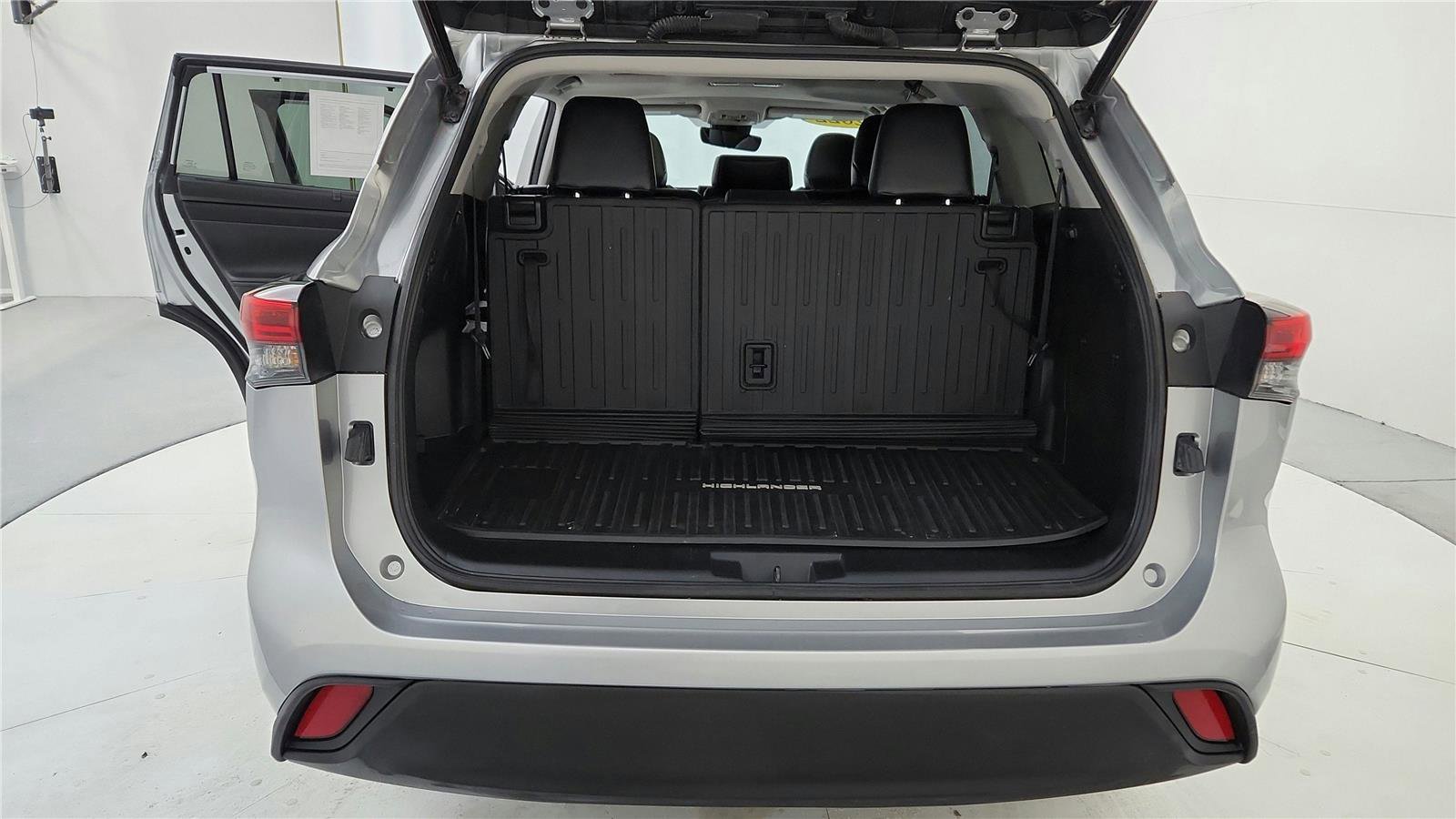 Used 2022 Toyota Highlander XLE image 17