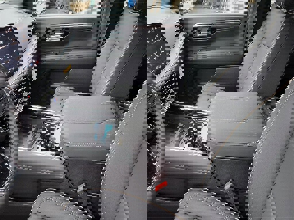 New 2025 Chevrolet Suburban Premier image 19