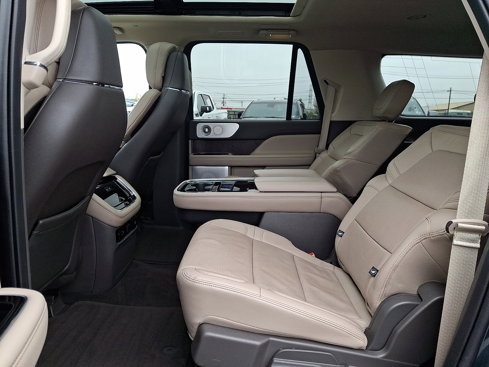 Used 2022 Lincoln Navigator L Reserve image 8