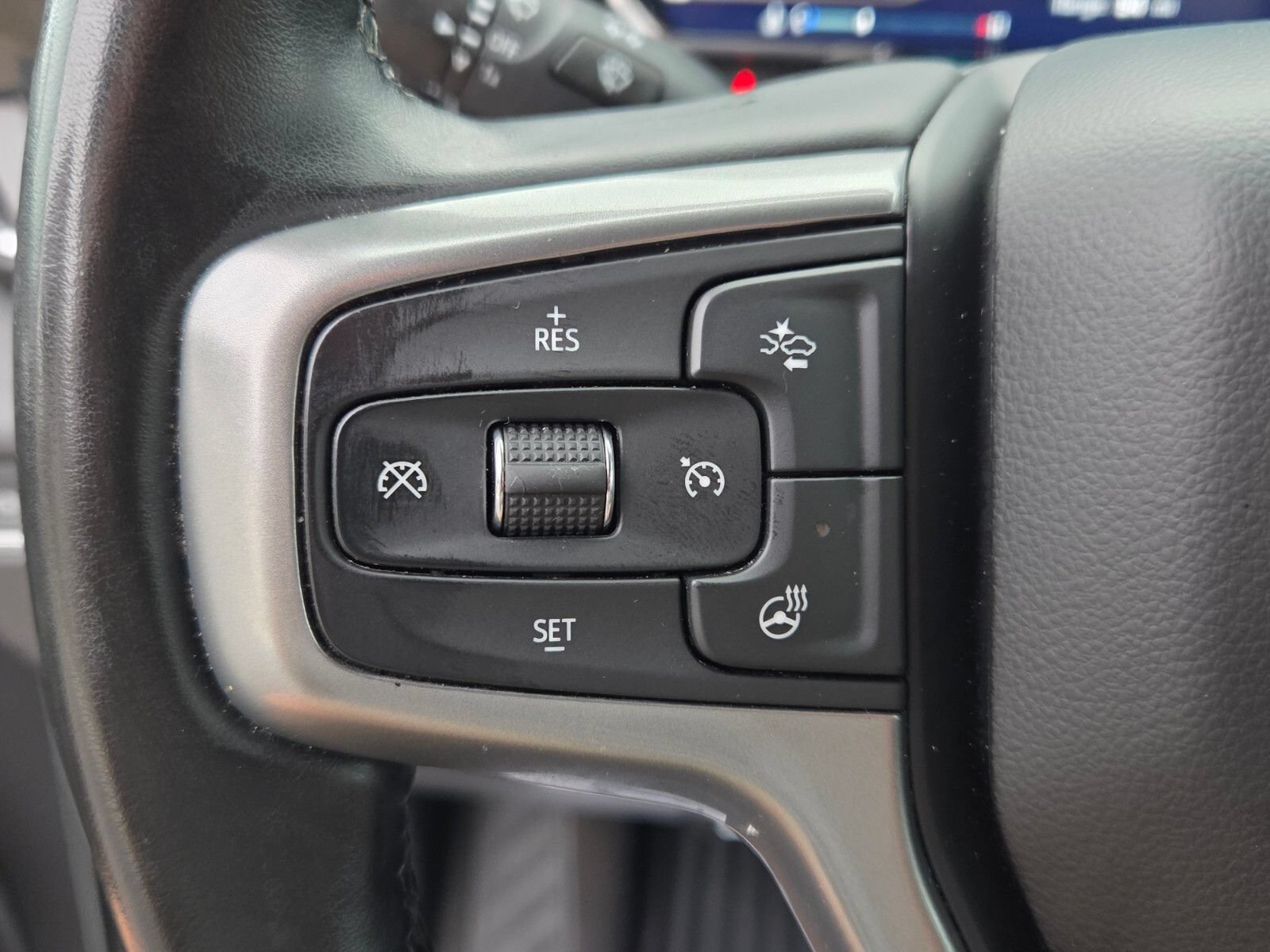 Used 2025 Chevrolet Silverado 1500 LT RWD image 24
