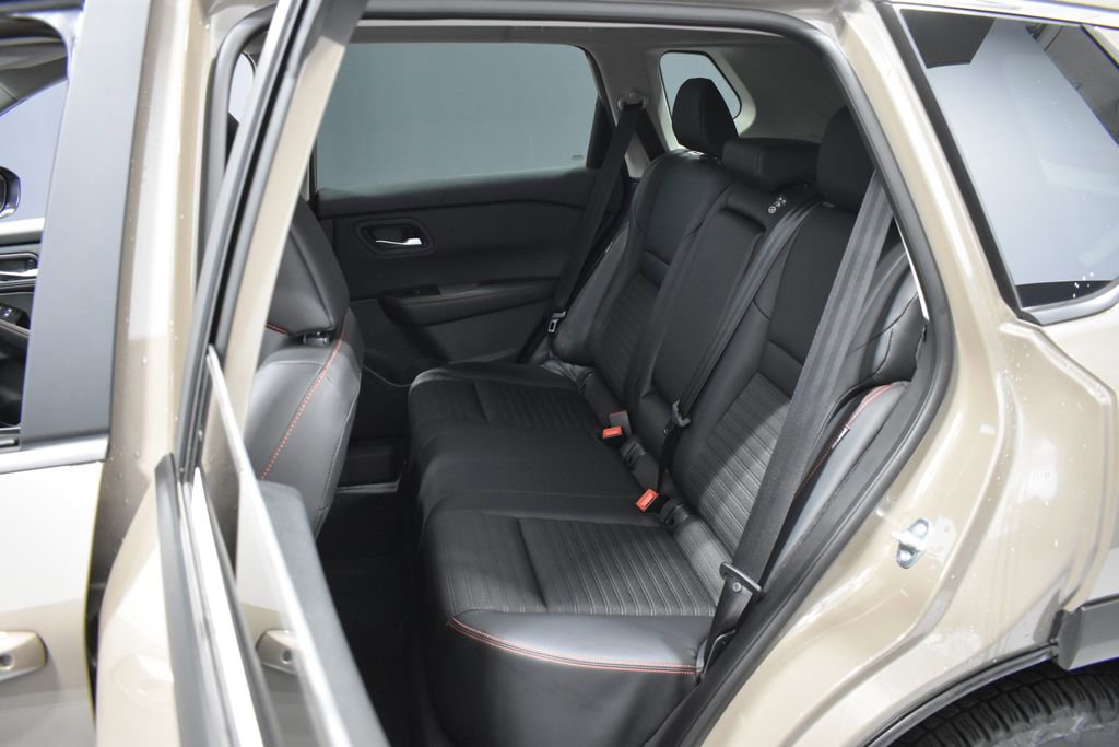 Certified 2025 Nissan Rogue SV AWD/4WD image 29