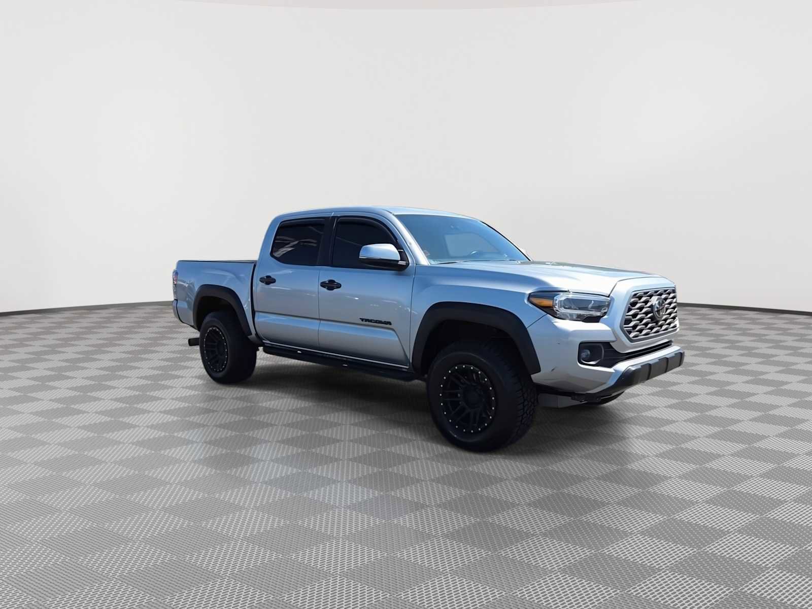 Used 2023 Toyota Tacoma TRD Off-Road w/ Advanced Technology Package AWD/4WD image 2