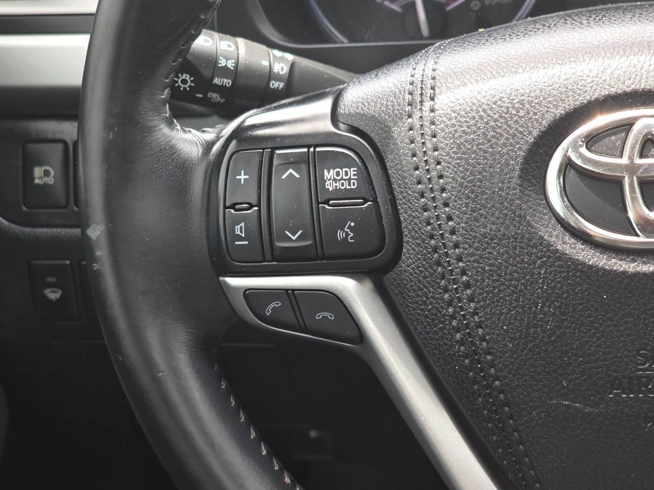 Used 2017 Toyota Highlander Limited AWD/4WD image 13