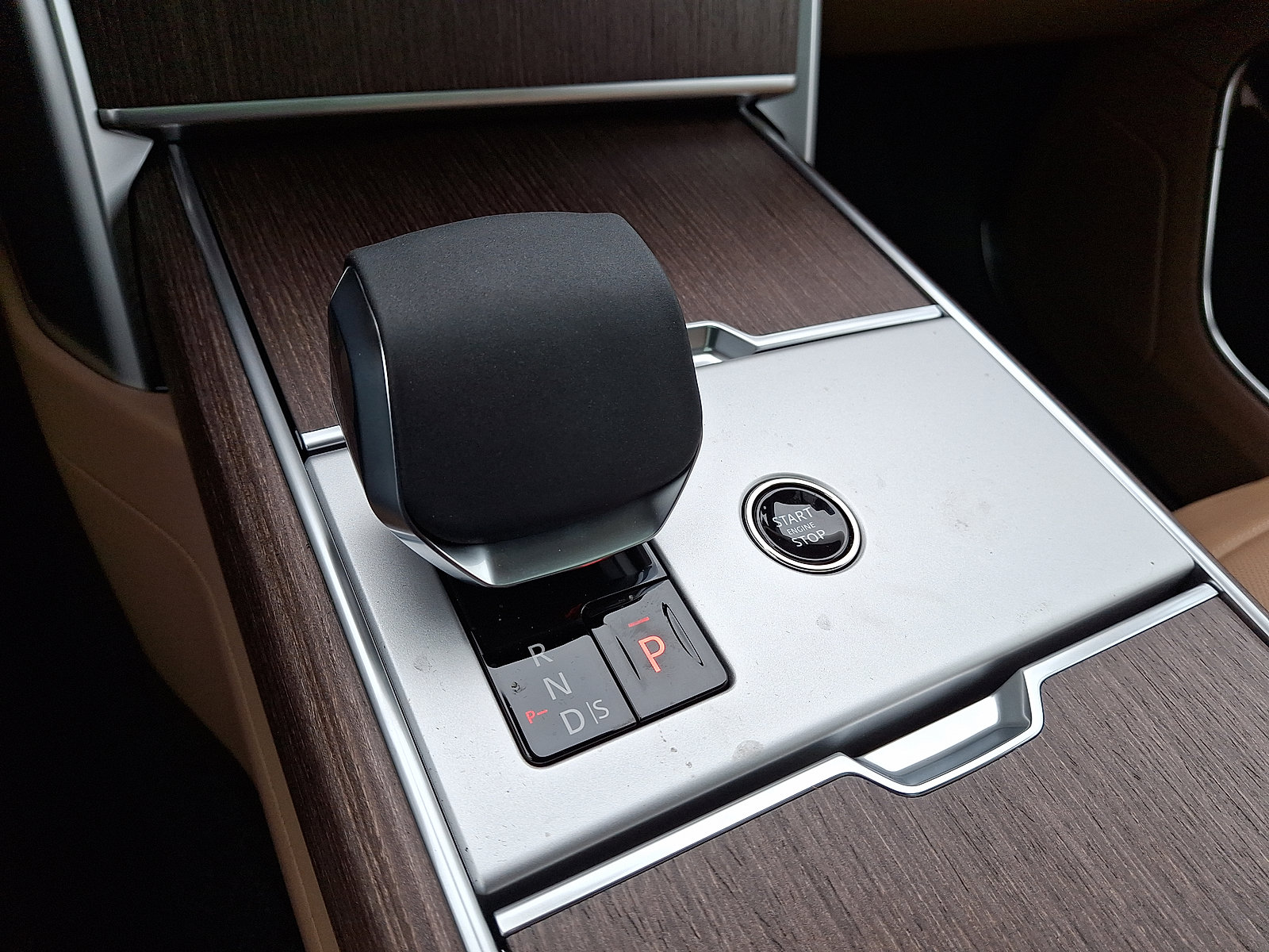 New 2026 Land Rover Range Rover Long Wheelbase SE image 11