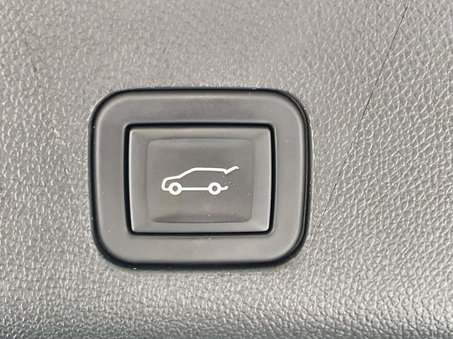 Used 2023 Cadillac Escalade Premium Luxury AWD/4WD image 34