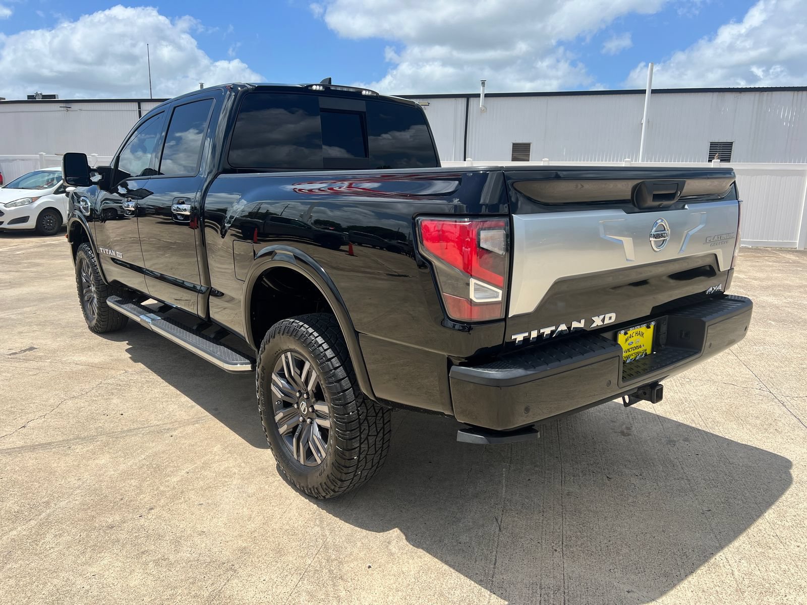 Used 2022 Nissan Titan Platinum Reserve w/ Moonroof Package AWD/4WD image 5