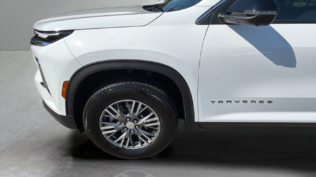 Used 2026 Chevrolet Traverse LT w/ Driver Confidence Package FWD image 43