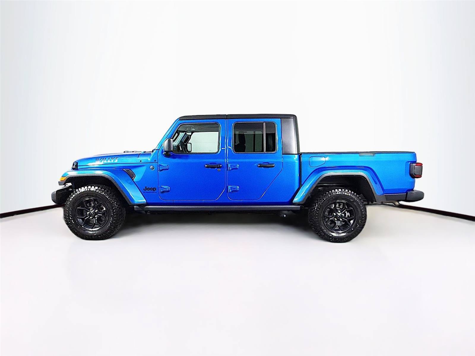 Used 2025 Jeep Gladiator Sport AWD/4WD image 4