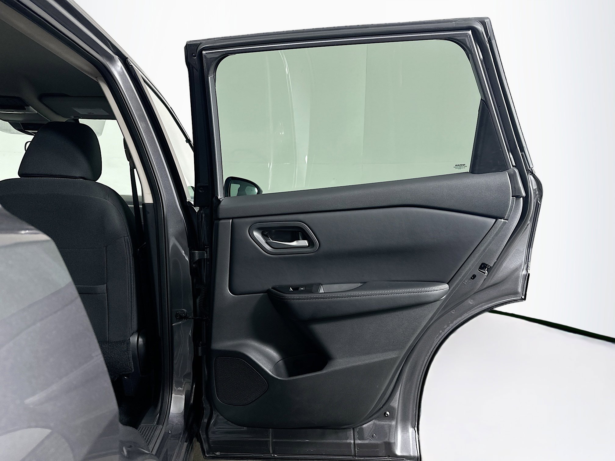 Used 2025 Nissan Rogue SV FWD image 30