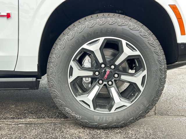 New 2026 GMC Yukon AT4 w/ AT4 Premium Plus Package AWD/4WD image 17