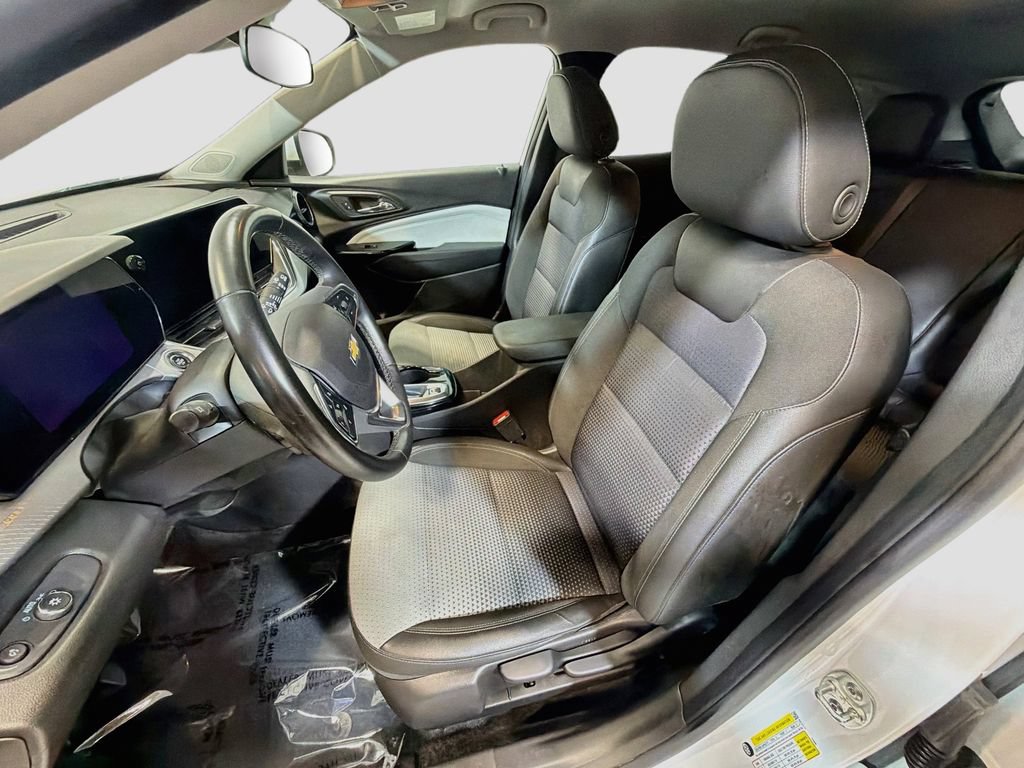 Used 2025 Chevrolet Trax LT w/ Driver Confidence Package FWD image 20