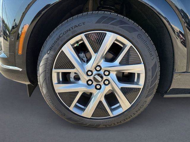 New 2025 Cadillac Optiq Luxury 2 image 10