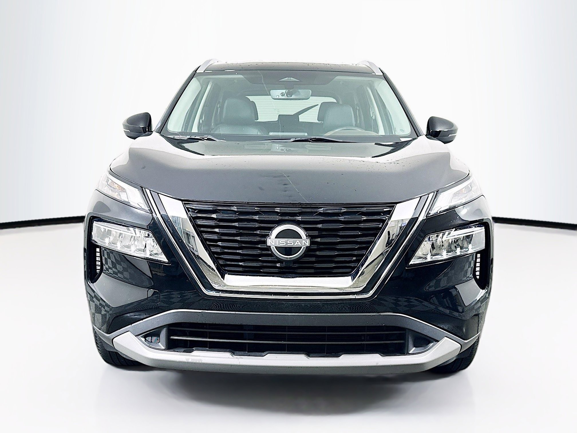 Used 2023 Nissan Rogue SV w/ SV Premium Package image 2