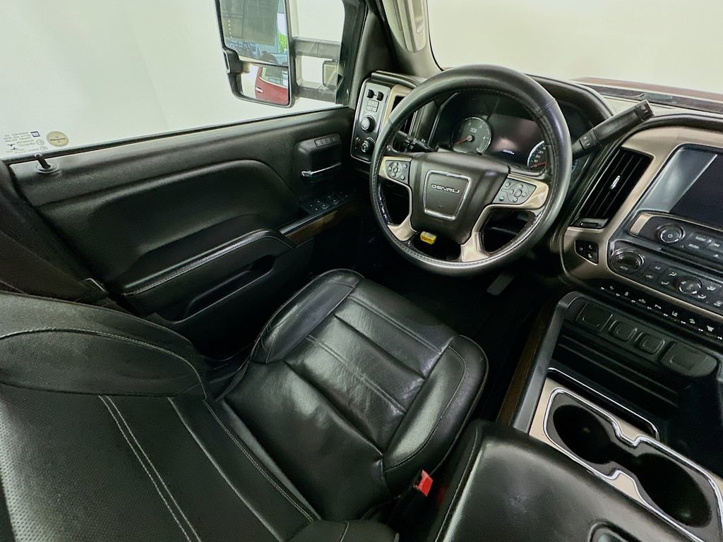 Used 2018 GMC Sierra 2500 Denali w/ Duramax Plus Package AWD/4WD image 9