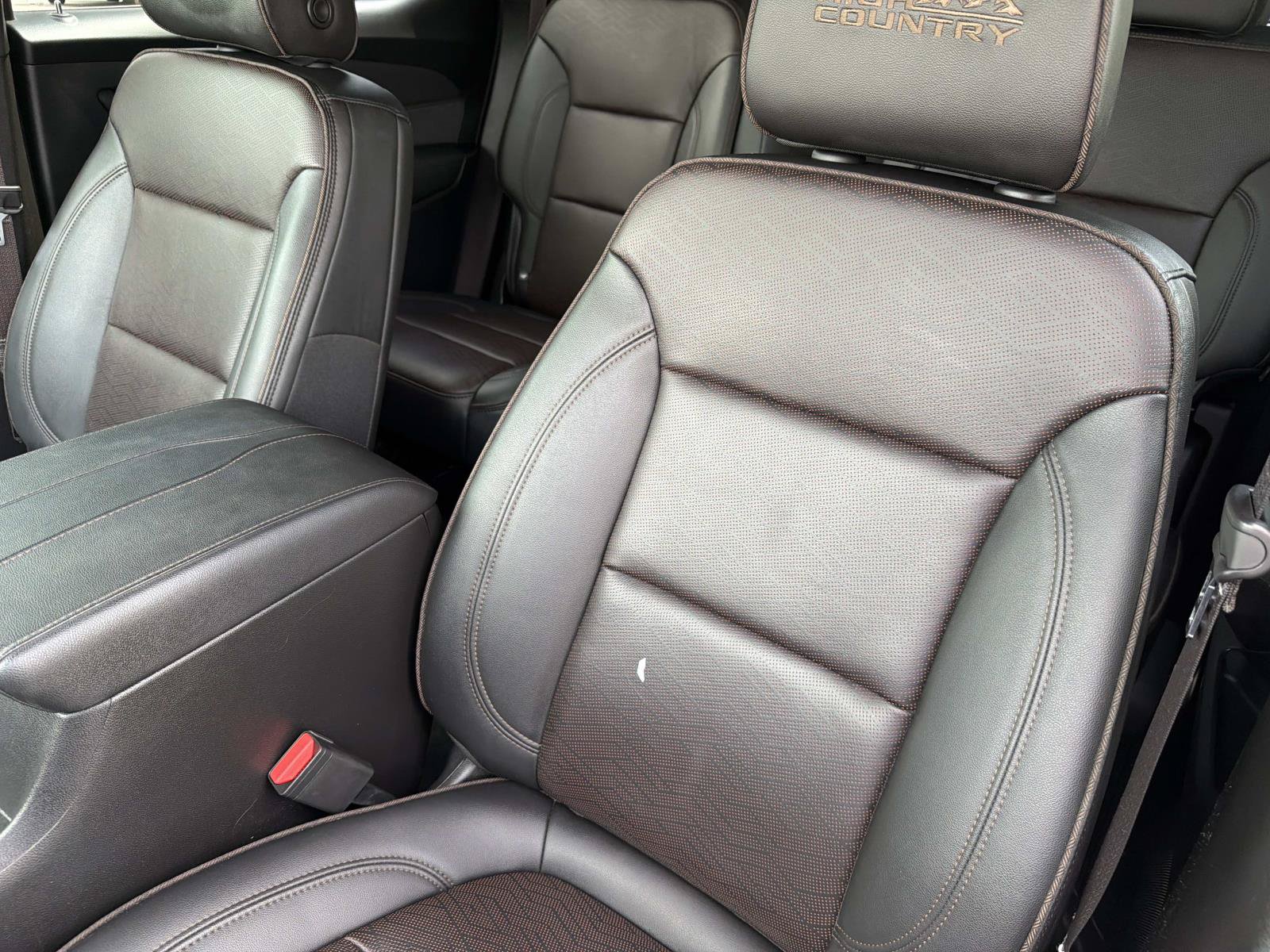 Used 2023 Chevrolet Traverse High Country w/ LPO, Floor Liner Package FWD image 18