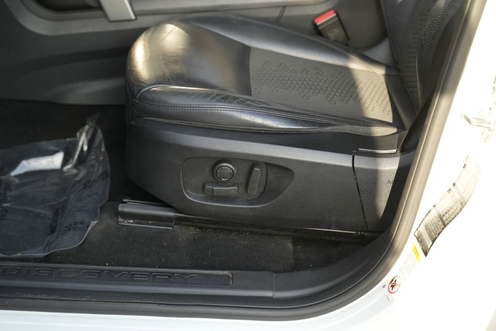 Used 2019 Land Rover Discovery Sport SE AWD/4WD image 17