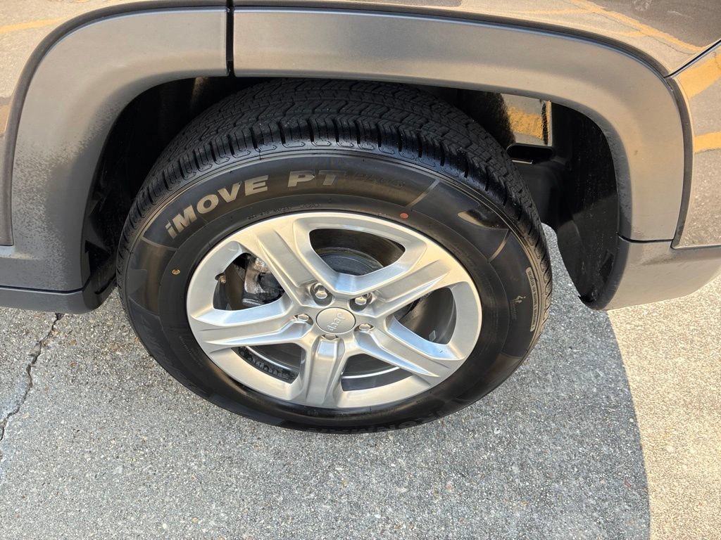 Used 2024 Jeep Compass Latitude AWD/4WD image 11