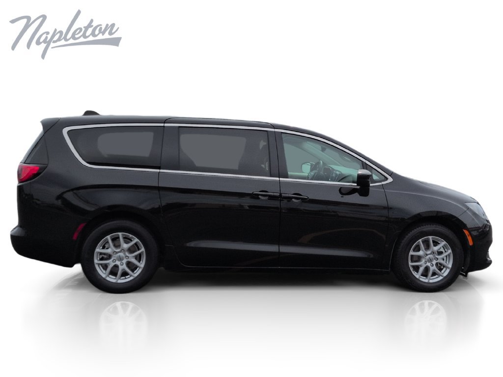 Used 2024 Chrysler Voyager LX FWD image 7