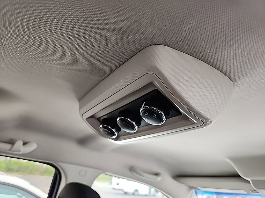 Used 2017 Dodge Journey SE w/ Flexible Seating Group image 11