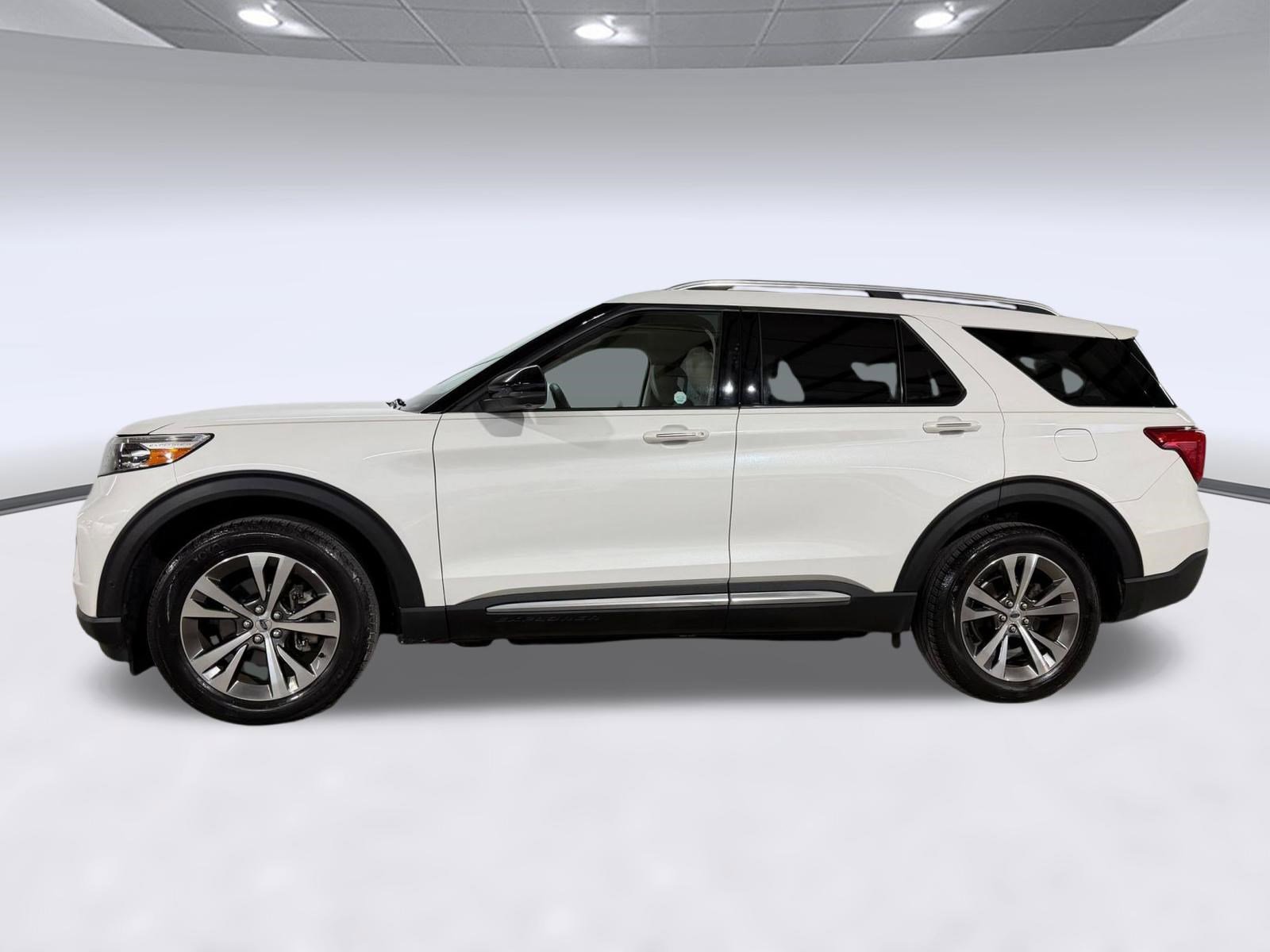 Used 2020 Ford Explorer Platinum w/ Premium Technology Package AWD/4WD image 2