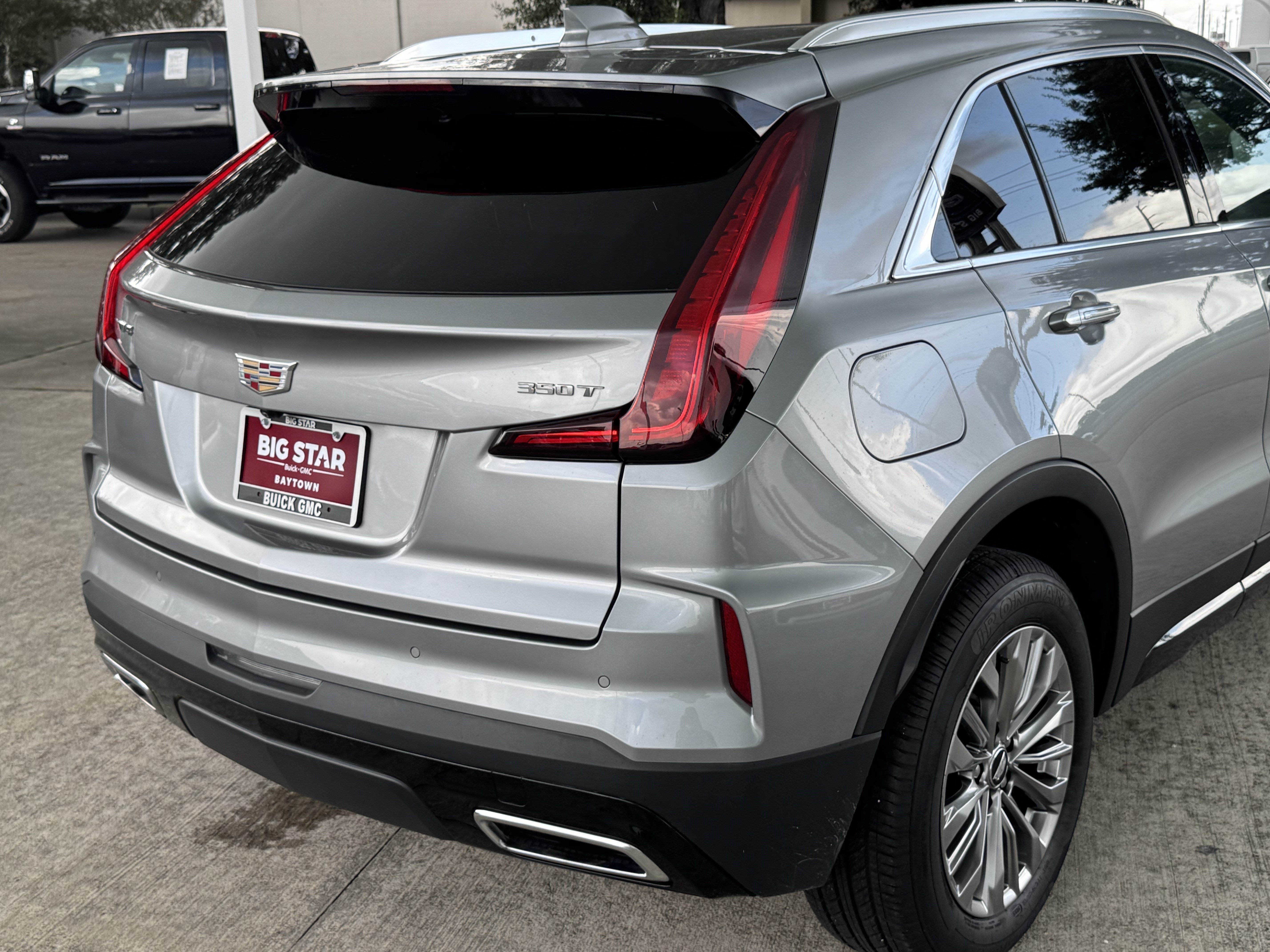Used 2025 Cadillac XT4 Premium Luxury FWD image 7