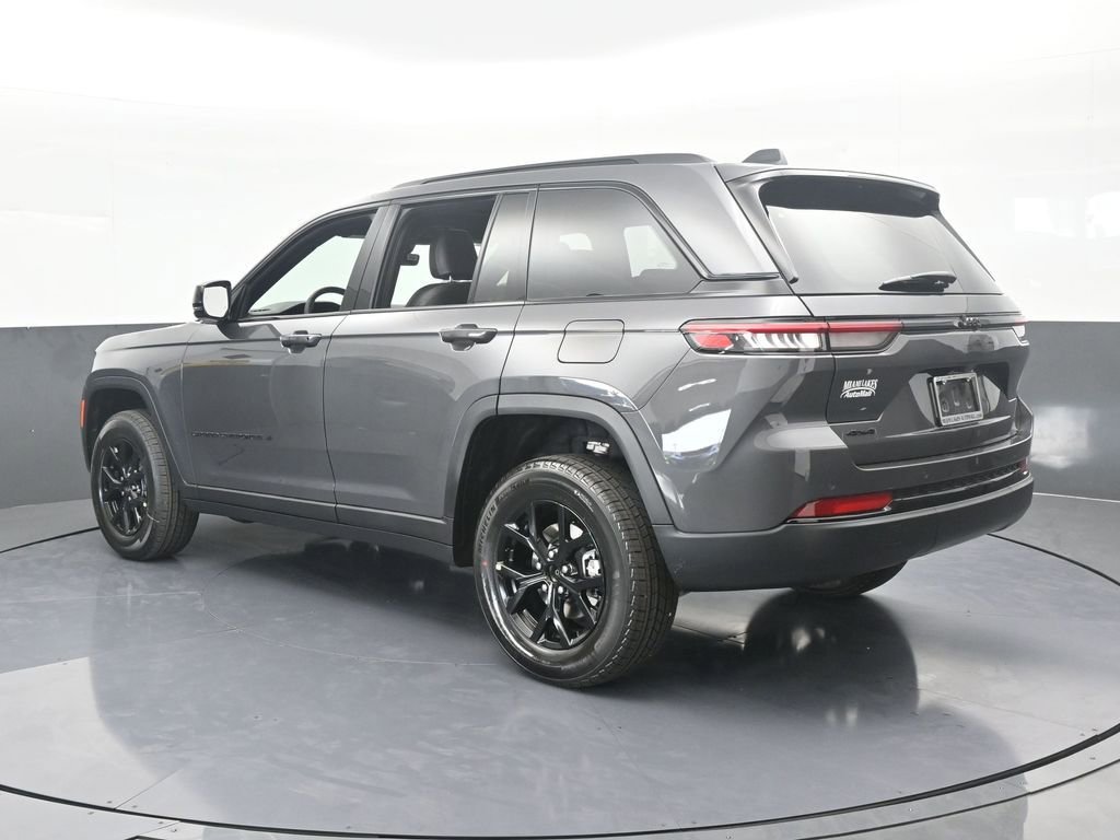 New 2025 Jeep Grand Cherokee Altitude image 4