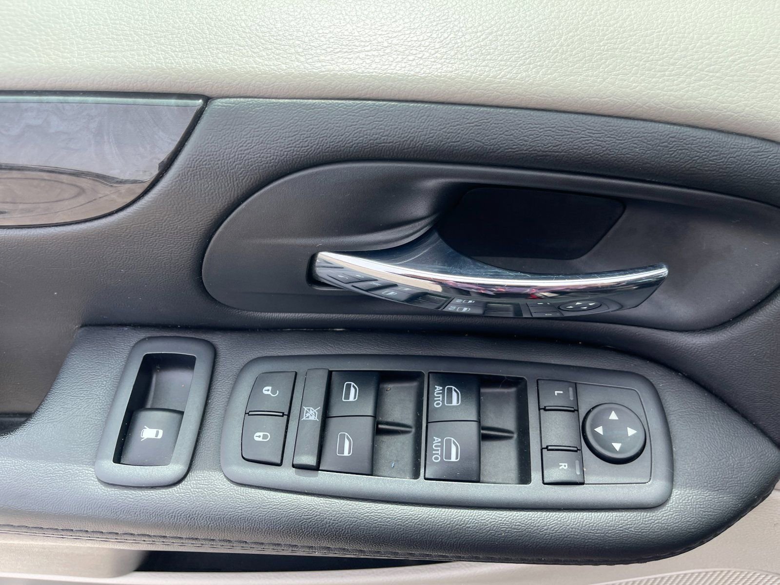 Used 2018 Dodge Grand Caravan SE w/ UConnect Hands-Free Group FWD image 13