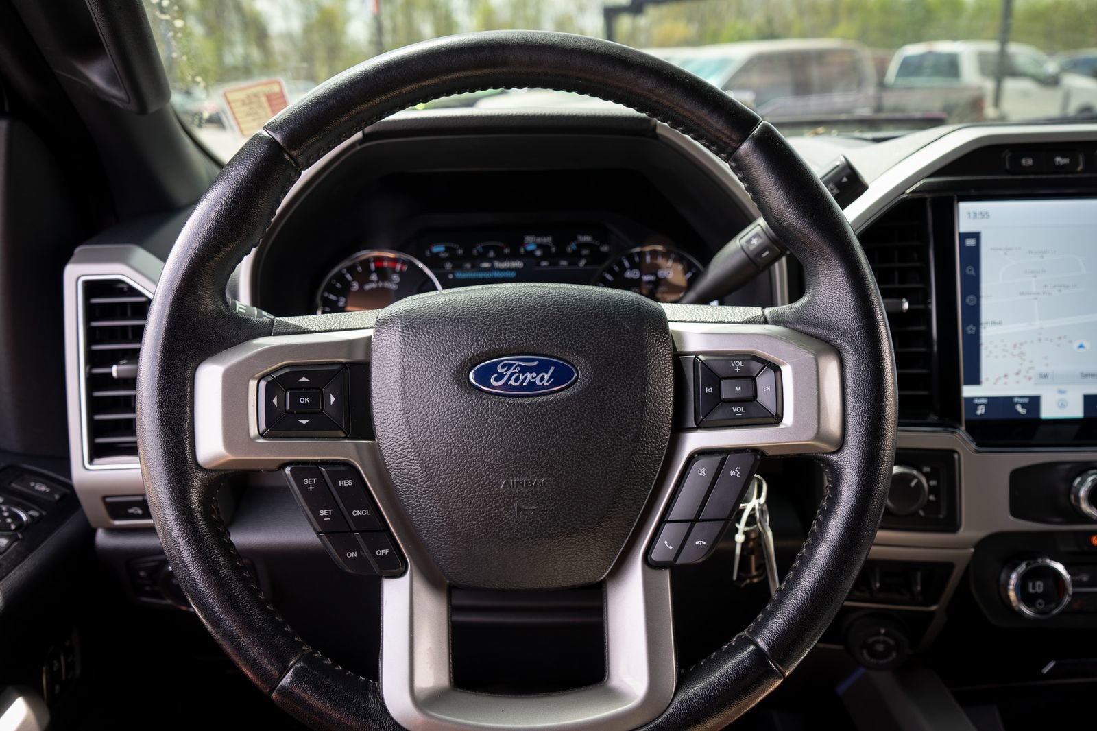 Used 2022 Ford F250 Lariat w/ Black Appearance Package image 28