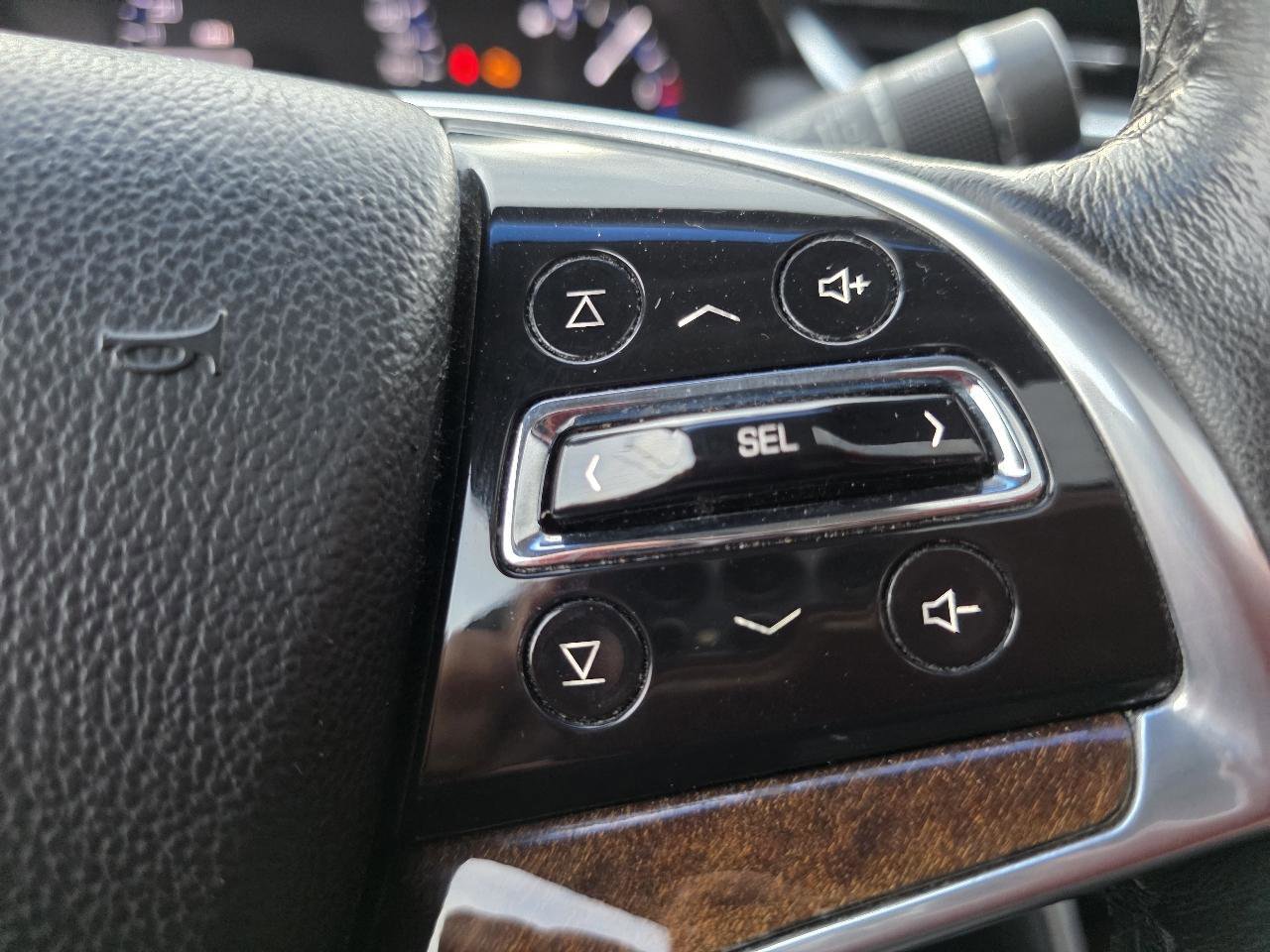 Used 2013 Cadillac XTS Luxury image 26